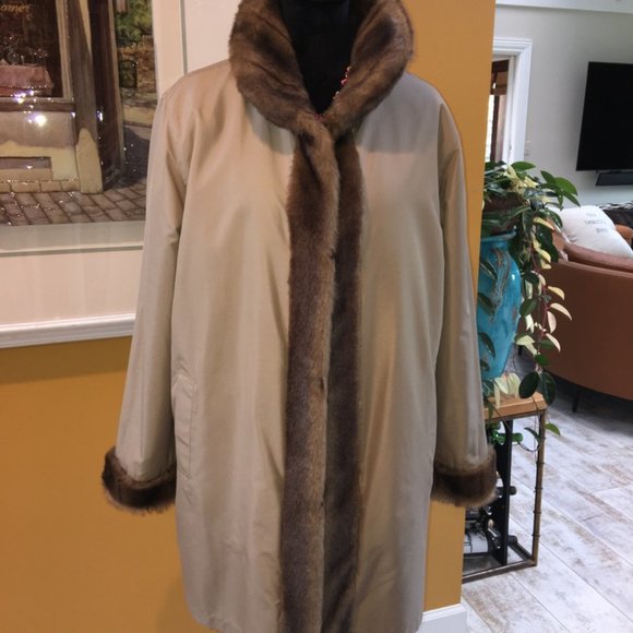 Gorgeous Cally Do REVERSIBLE Coat - Picture 7 of 13
